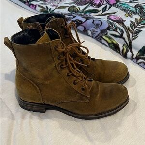 Brown Suede Woman’s Boots